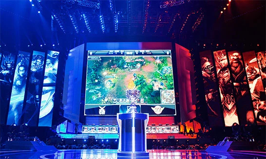 幕后功臣：S15英雄联盟总决赛战队教练组与数据分析师的故事。