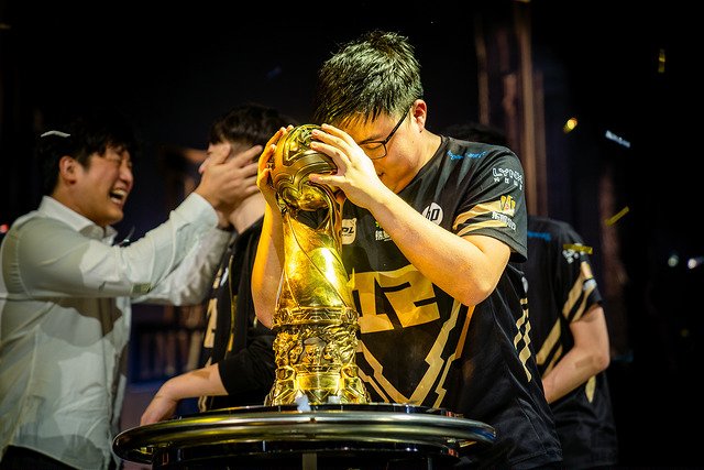 LCK季后赛生死战：T1对阵HLE争夺世界赛名额，Faker与Zeka对决决定LCK三号种子归属-易倍电竞